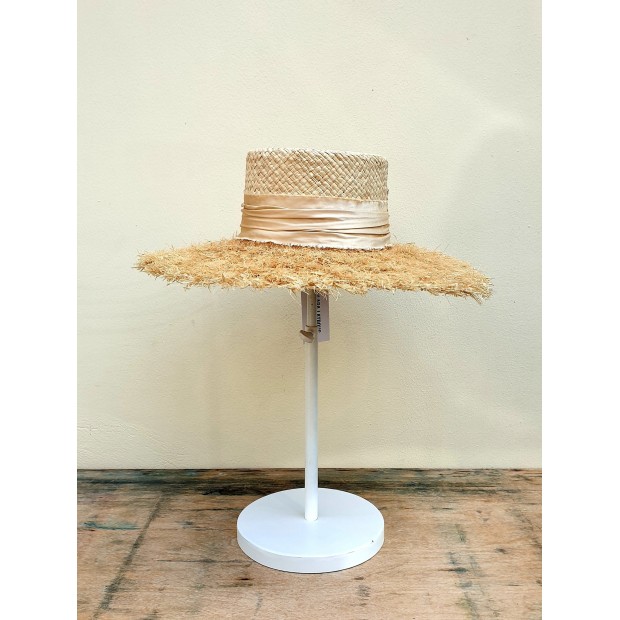 Dilara Latrous vasarinė skrybėlė Dilara Latrous vasarinė skrybėlė